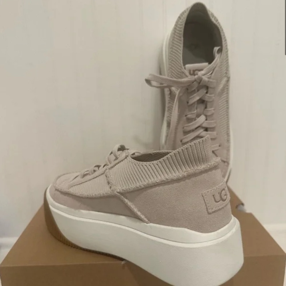 Ugg Ez Duzzit Sneakets - Size 7.5